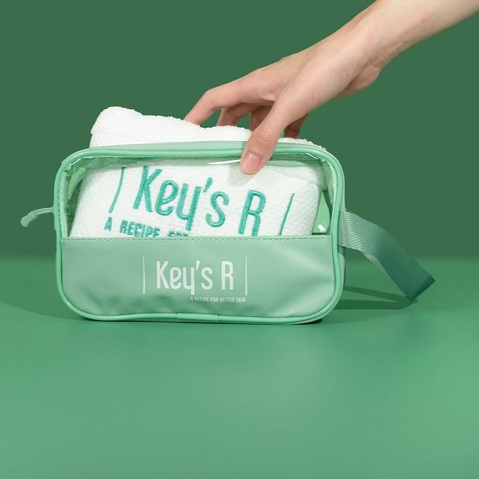 Key's R Toiletry Bag & Towel Set - Image 1